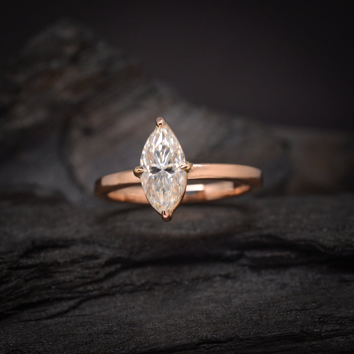 Anillo de compromiso con moissanita corte marquise de 1 quilate con certificado GRA realizado en oro rosa de 14 kilates