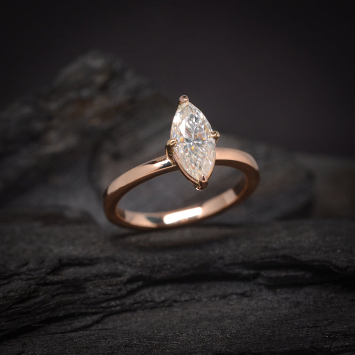 Anillo de compromiso con moissanita corte marquise de 1 quilate con certificado GRA realizado en oro rosa de 14 kilates