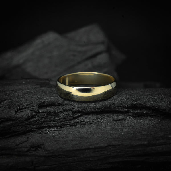 Argolla de matrimonio maciza de 4mm elaborada en oro amarillo de 14k