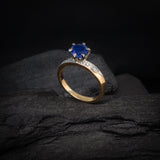 Anillo de compromiso con zafiro natural y 4 diamantes naturales elaborado en oro de 14 kilates