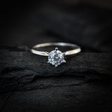 Anillo de compromiso con diamante natural central de 1.0ct corte brillante con certificación GIA elaborado en oro blanco de 14k