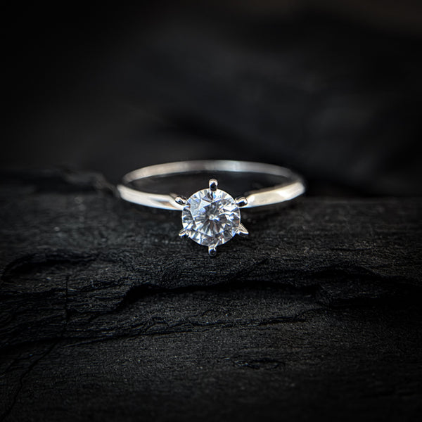 Anillo de compromiso con diamante natural central de 1.0ct corte brillante con certificación GIA elaborado en oro blanco de 14k