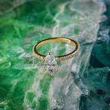 Anillo de compromiso con diamante de laboratorio de 1.0ct corte marquise con certificado IGI y 20 diamantes de laboratorio elaborado en oro amarillo de 14k