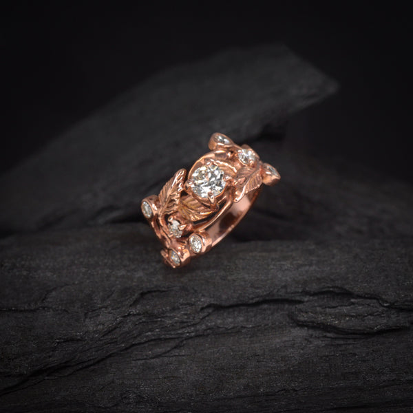 Anillo de compromiso con diamante natural de .50ct con certificación GIA y 8 diamantes laterales elaborado en oro rosa de 14 kilates