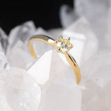 Anillo de compromiso con diamante de laboratorio central de .30ct corte brillante con certificado IGI elaborado en oro amarillo 14k