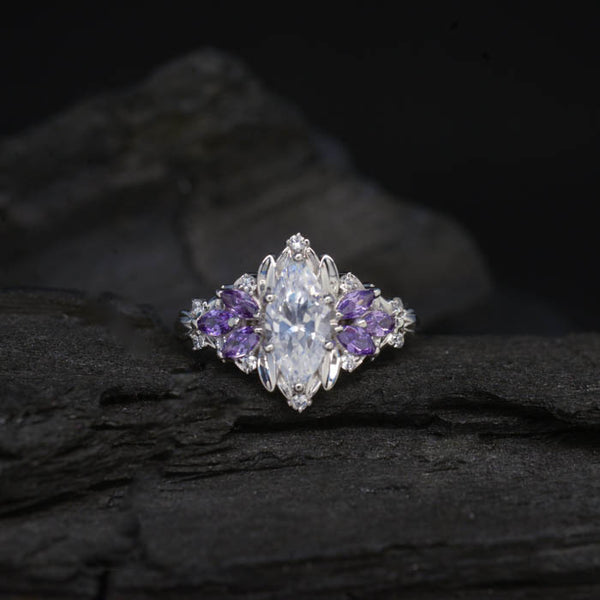 Anillo de compromiso con moissanita de 1.0ct con certificado GRA y cristales laterales elaborado en oro blanco de 14 kilates
