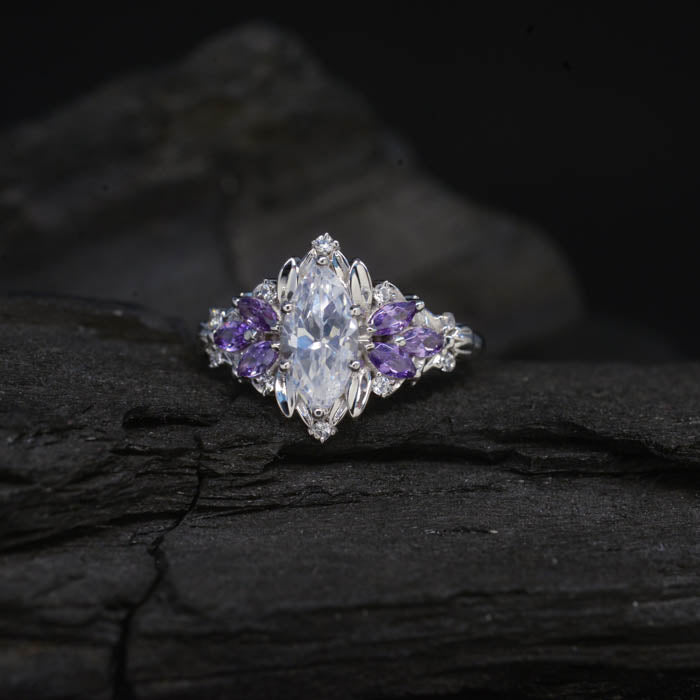 Anillo de compromiso con diamante de laboratorio de 1.0ct con certificado IGI y cristales laterales elaborado en oro blanco de 14 kilates