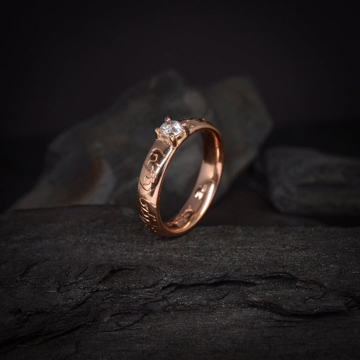 Anillo de compromiso con diamante natural de .20ct elaborado en oro rosa de 18 kilates