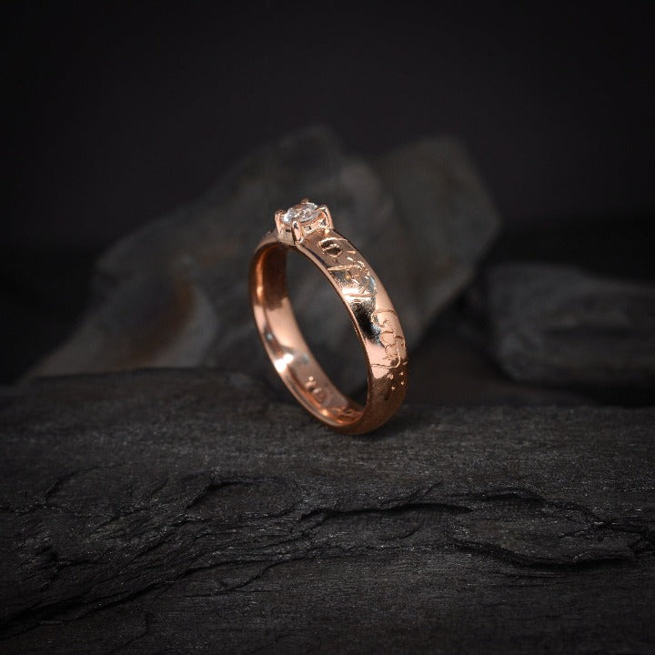 Anillo de compromiso con diamante natural de .20ct elaborado en oro rosa de 18 kilates