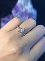 Anillo de compromiso con diamante de laboratorio de 1.0ct corte marquise con certificado IGI y 20 diamantes de laboratorio elaborado en oro amarillo de 14k