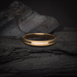 Argolla de matrimonio maciza de 3mm elaborada en oro amarillo y blanco de 14k