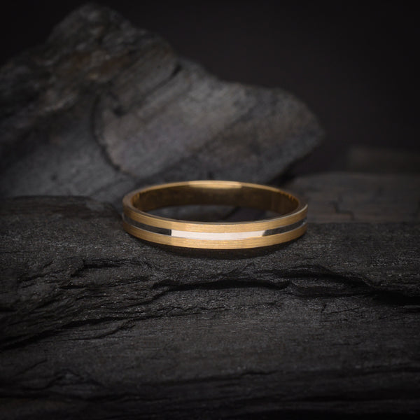 Argolla de matrimonio maciza de 3mm elaborada en oro amarillo y blanco de 14k