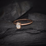 Anillo de compromiso con diamante natural de .65ct con certificación GIA elaborado en oro rosa de 14 kilates
