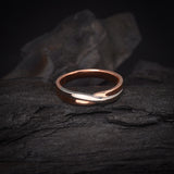 Argolla de matrimonio maciza de 4mm elaborada en oro rosa y blanco de 14k
