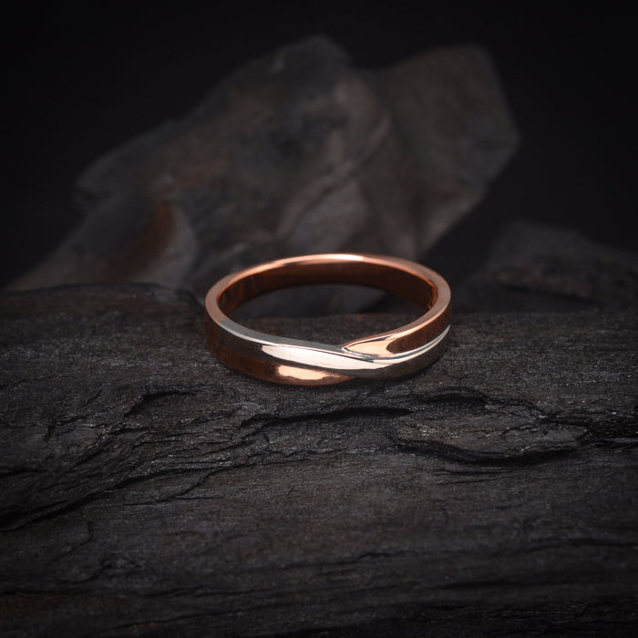 Argolla de matrimonio maciza de 4mm elaborada en oro rosa y blanco de 14k