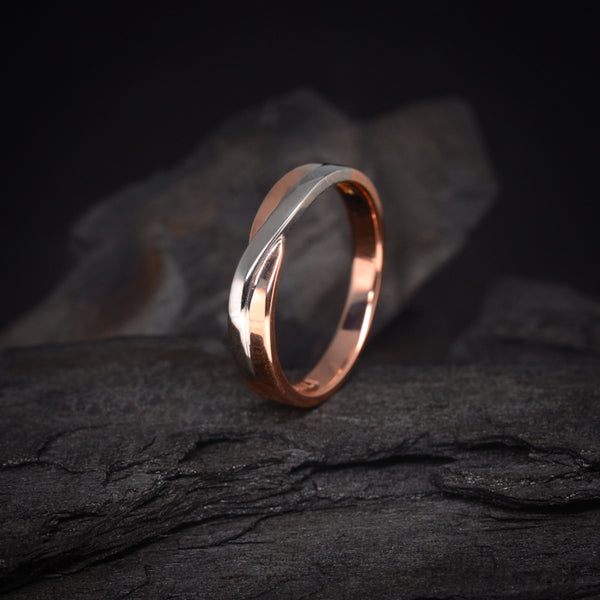 Argolla de matrimonio maciza de 4mm elaborada en oro rosa y blanco de 10k