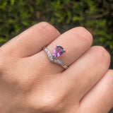 Anillo de compromiso con amatista natural y 9 diamantes laterales elaborado en oro blanco de 14k