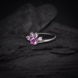 Anillo de compromiso con zafiro rosa corazón de .50ct y 4 zafiros rosa naturales laterales elaborado en oro blanco de 18 kilates