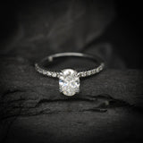 Anillo de compromiso con diamante natural de 1.0ct corte oval con certificación GIA y 14 diamantes naturales elaborado en oro blanco de 14k