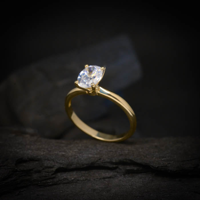 Anillo de compromiso con diamante de laboratorio de 1.0ct con certificado IGI elaborado en oro amarillo de 14 kilates