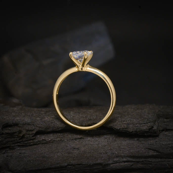 Anillo de compromiso con diamante de laboratorio de 1.0ct con certificado IGI elaborado en oro amarillo de 14 kilates