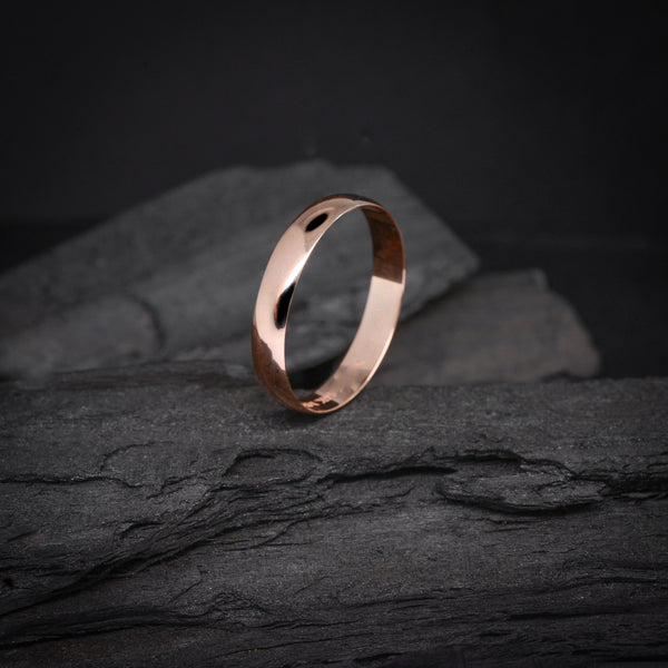 Argolla de matrimonio maciza de 4mm elaborada en oro rosa de 10k