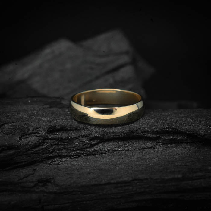 Argolla de matrimonio maciza de 4mm elaborada en oro amarillo de 14k