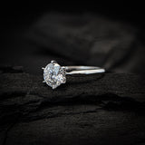 Anillo de compromiso con diamante de laboratorio central de 1.5ct corte brillante con certificado IGI elaborado en oro blanco de 14k