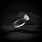 Anillo de compromiso con diamante de laboratorio central de 1.5ct corte brillante con certificado IGI elaborado en oro blanco de 14k