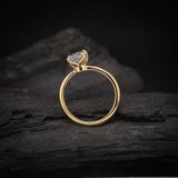 Anillo de compromiso con diamante de laboratorio corte gota de 1.5ct con certificado IGI elaborado en oro amarillo de 14 kilates
