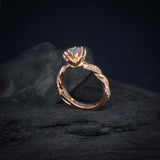 Anillo de compromiso con topacio natural y 18 diamantes naturales laterales elaborado en oro rosa de 18 kilates