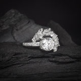 Anillo de compromiso con moissanita central de 3.0ct con certificado GRA y cristales laterales en oro blanco de 14 kilates