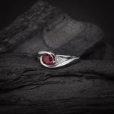 Anillo de compromiso con rubí natural y 6 diamantes naturales elaborado en oro blanco de 14 kilates