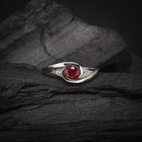 Anillo de compromiso con rubí natural y 6 diamantes naturales elaborado en oro blanco de 14 kilates