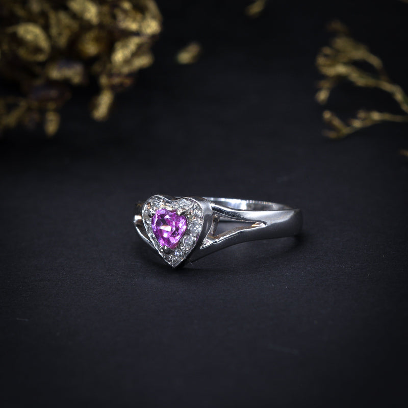 Anillo de compromiso con zafiro rosa corazón y 10 diamantes naturales elaborado en oro de 18 kilates