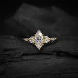 Anillo de compromiso con diamante natural de 1.0ct corte marquise con certificación GIA y 6 diamantes naturales laterales elaborado en oro amarillo de 14k