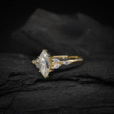 Anillo de compromiso con diamante natural de 1.0ct corte marquise con certificación GIA y 6 diamantes naturales laterales elaborado en oro amarillo de 14k