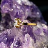 Anillo de compromiso con diamante de laboratorio central de 2.0ct corte oval con certificado IGI elaborado en oro amarillo 14k
