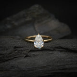 Anillo de compromiso con diamante natural de 1.0ct corte gota con certificación GIA elaborado en oro amarillo de 14k