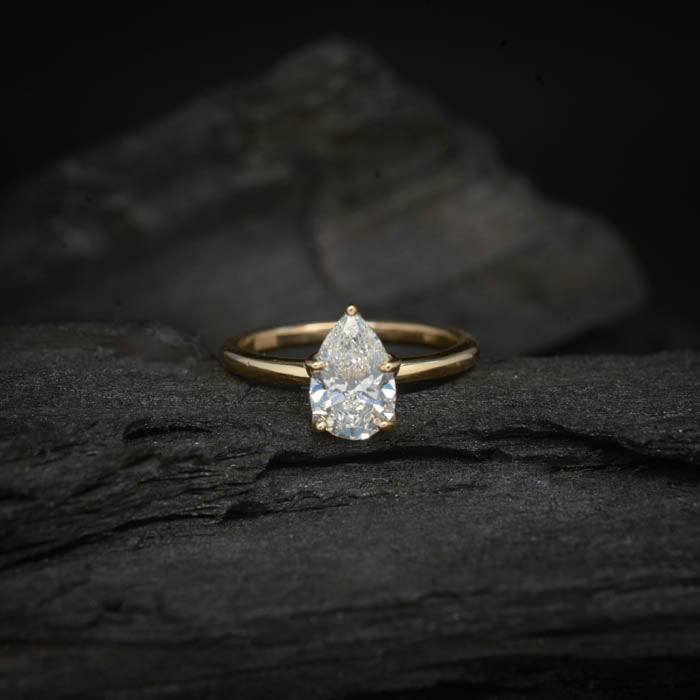 Anillo de compromiso con diamante natural de 1.0ct corte gota con certificación GIA elaborado en oro amarillo de 14k