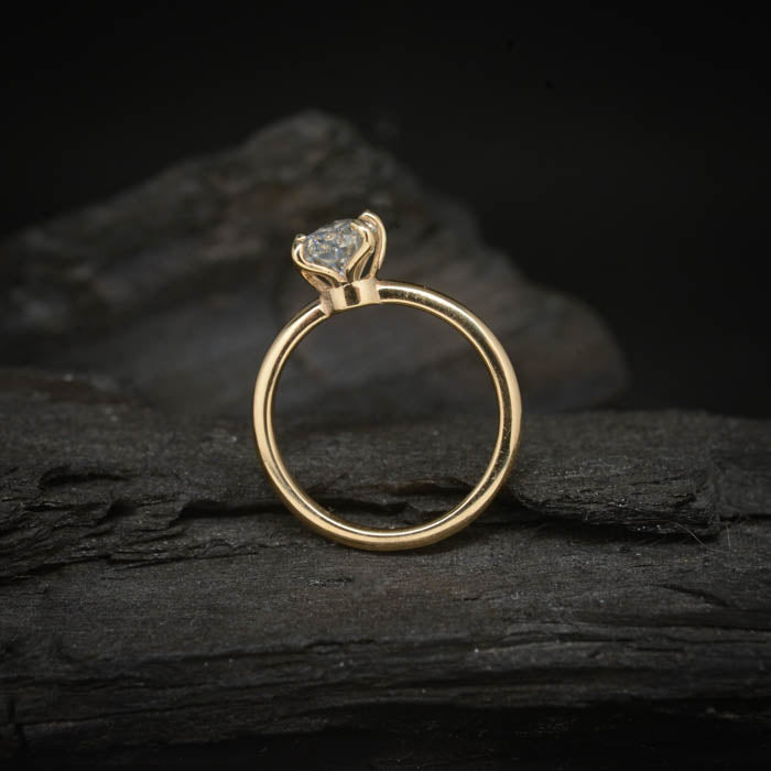 Anillo de compromiso con diamante natural de 1.0ct corte gota con certificación GIA elaborado en oro amarillo de 14k
