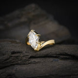 Anillo de compromiso con diamante de laboratorio de 2.0ct corte marquise  con certificado IGI elaborado en oro amarillo de 14k
