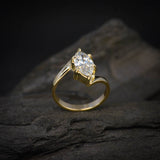 Anillo de compromiso con diamante de laboratorio de 2.0ct corte marquise  con certificado IGI elaborado en oro amarillo de 14k