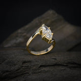 Anillo de compromiso con diamante de laboratorio de 2.0ct corte marquise  con certificado IGI elaborado en oro amarillo de 14k