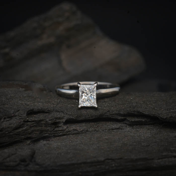 Anillo de compromiso con diamante natural de 1.0ct corte radiante con certificación GIA elaborado en oro blanco de 14k