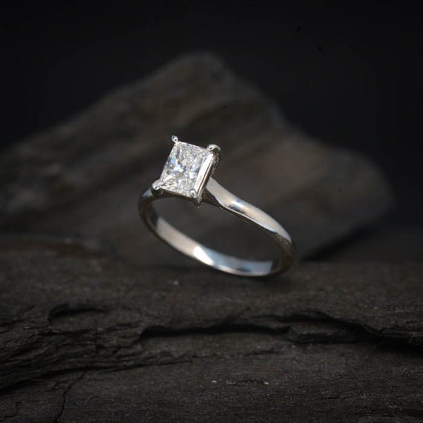 Anillo de compromiso con diamante natural de 1.0ct corte radiante con certificación GIA elaborado en oro blanco de 14k