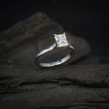 Anillo de compromiso con diamante natural de 1.0ct corte radiante con certificación GIA elaborado en oro blanco de 14k