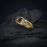 Anillo de compromiso con zafiro natural corte oval elaborado en oro amarillo de 14 kilates