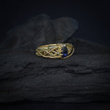 Anillo de compromiso con zafiro natural corte oval elaborado en oro amarillo de 14 kilates