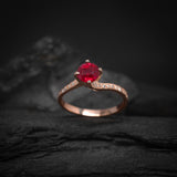 Anillo de compromiso con rubí natural AAA y 24 diamantes naturales laterales elaborado en oro rosa de 14 kilates